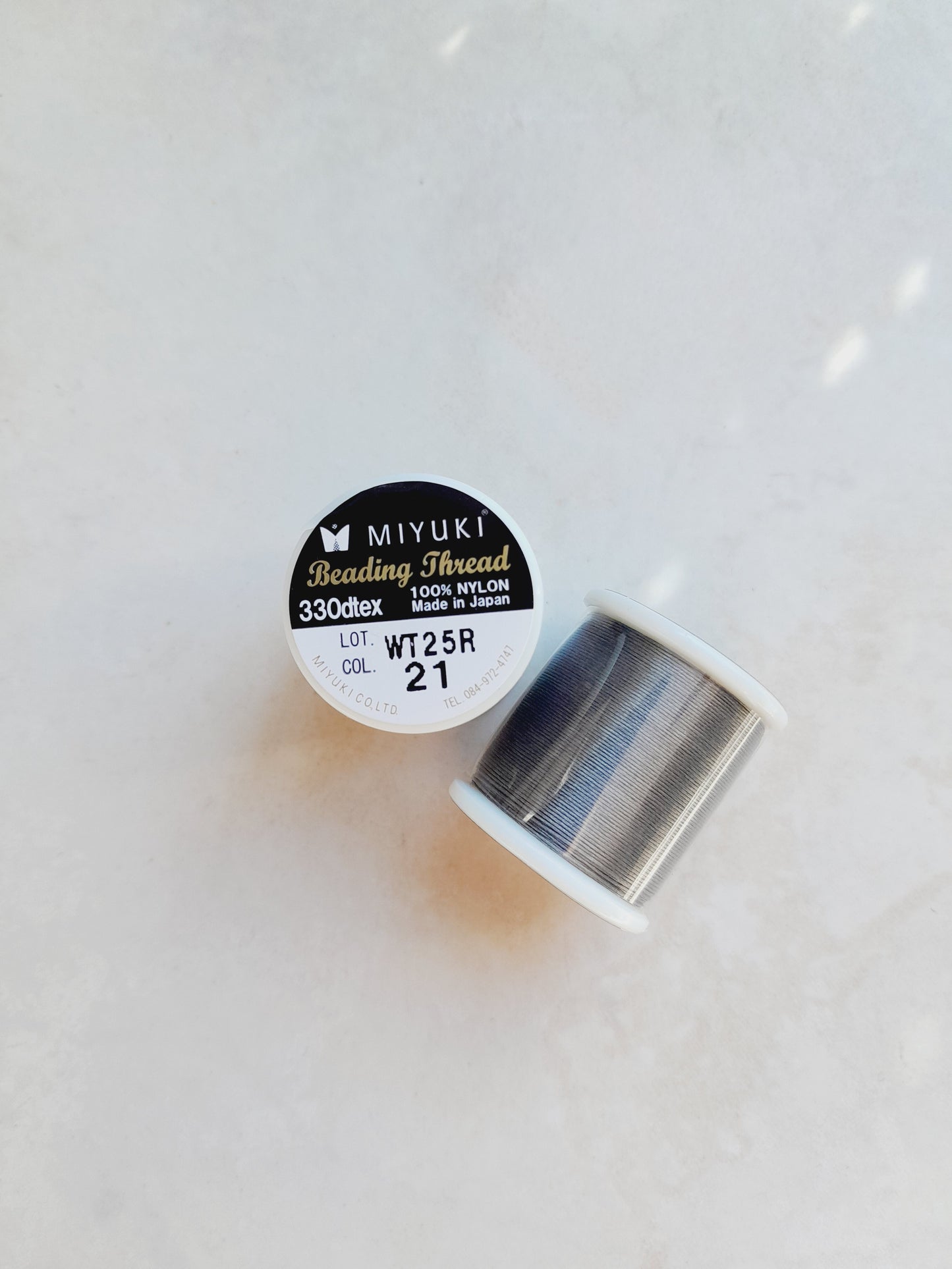 1 bobine de 50m fil nylon MIYUKI couleur Grey medium 21