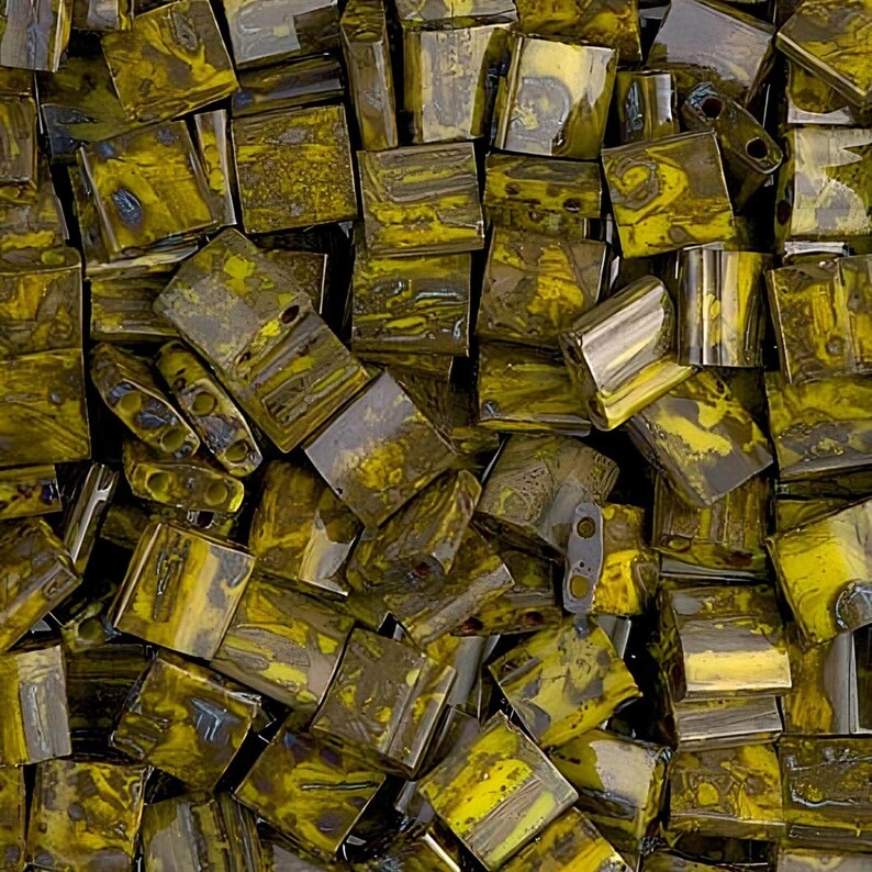 5gr Tilas Miyuki 5x5mm Opaque dark yellow picasso 4519