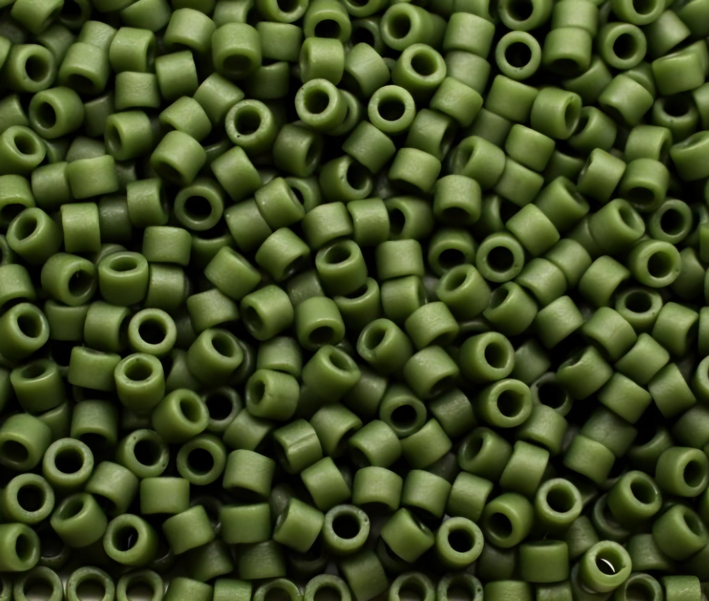 5gr Délica Miyuki 11/0 Opaque glazed avocado mat DB 2291