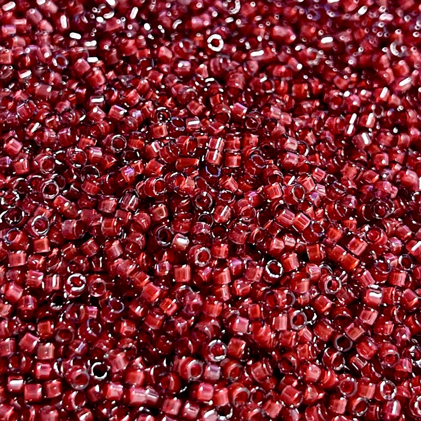 5gr Délica Miyuki 11/0 Cranberry lined crystal luster DB 0280