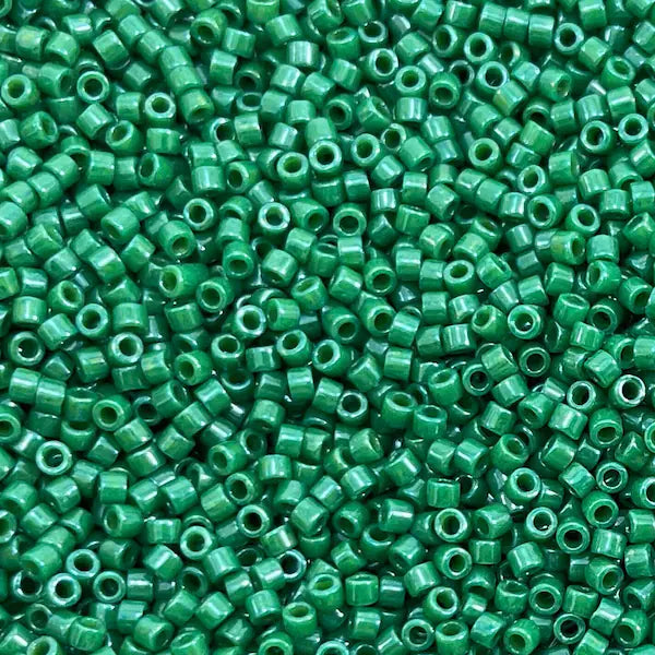 5gr Délica Miyuki 11/0 Opaque dyed green DB 0656