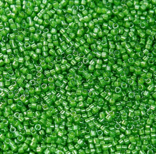 5gr Délica Miyuki 11/0 Green lime lined DB 0274