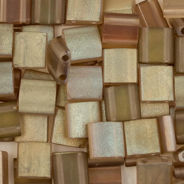 5gr Tilas Miyuki 5x5mm Crytal celsian mat 4578